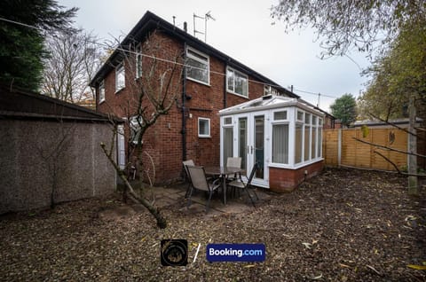 Property building, Day, Garden, Garden view