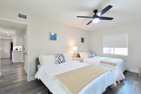 Heated Pool! Close To The Beach & Games! House in Seminole