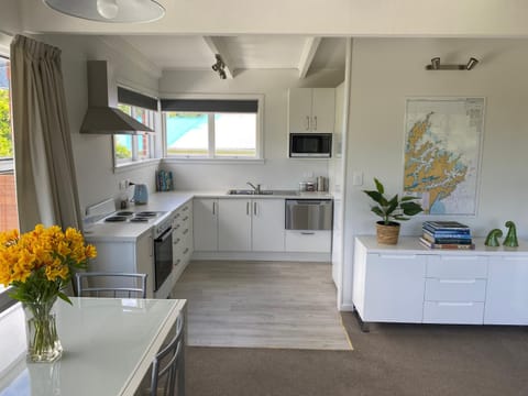 Sounds Good - Waikawa Holiday Home and Berth House in Picton