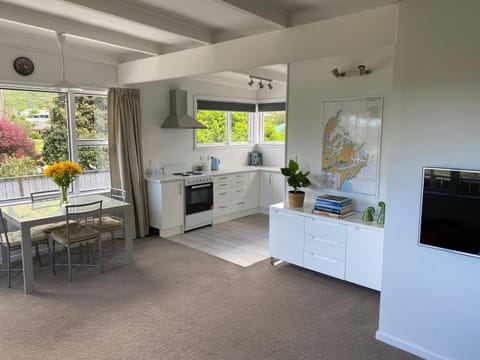 Sounds Good - Waikawa Holiday Home and Berth House in Picton