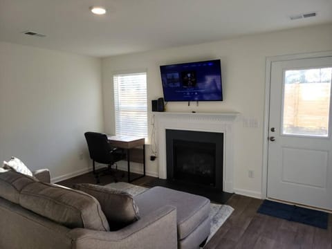 TV and multimedia, Living room, Seating area, Evening entertainment, flat iron