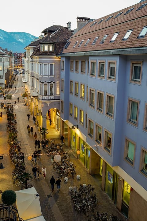 City view, Quiet street view