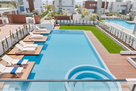 Garden, Pool view, Swimming pool, Swimming pool, sunbed