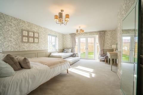 Six Bedroom New-build Detached House In Bicester House in Cherwell District