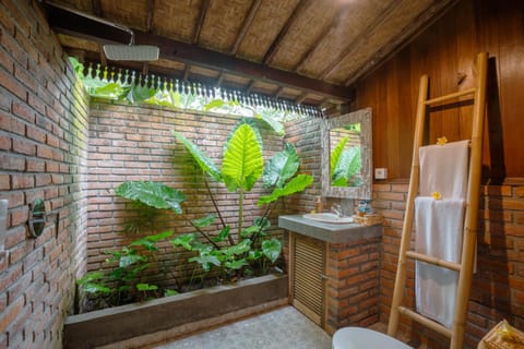 Bathroom, Garden view