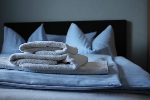 Bed, towels