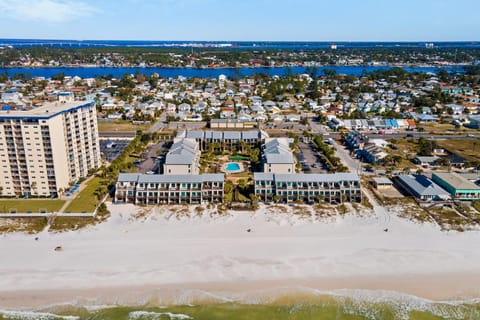 Largo Mar B-121 Apartment in Lower Grand Lagoon