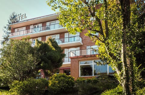 Property building, Facade/entrance, Garden