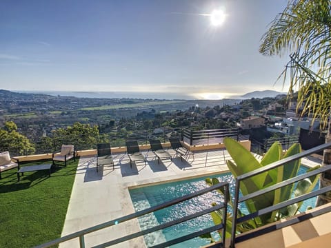 Amazing sea view Villa near Cannes, Pool, 5 bedrooms, 4 bathrooms Villa in Mandelieu-La Napoule