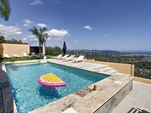 Amazing sea view Villa near Cannes, Pool, 5 bedrooms, 4 bathrooms Villa in Mandelieu-La Napoule