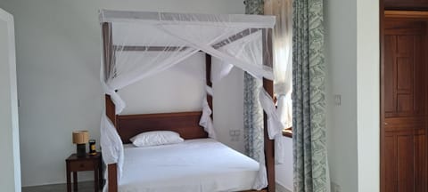 Four bedroom stand alone luxury villa Villa in Diani Beach