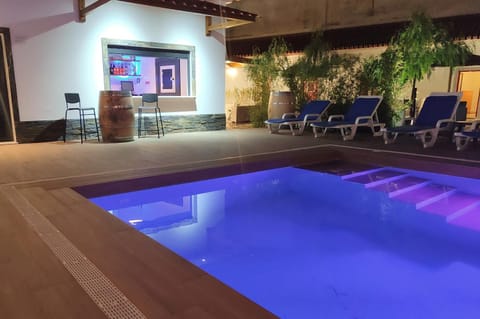 Lounge or bar, Pool view, Swimming pool, Swimming pool