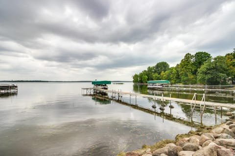Lakefront Isle Escape with Dock and Fire Pit! Haus in Mille Lacs Lake