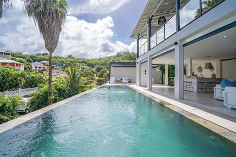 Villa Karibu, villa d'architecte de luxe avec 5 chambres, piscine privée, aux Trosi Ilets Chalet in Les Trois-Îlets