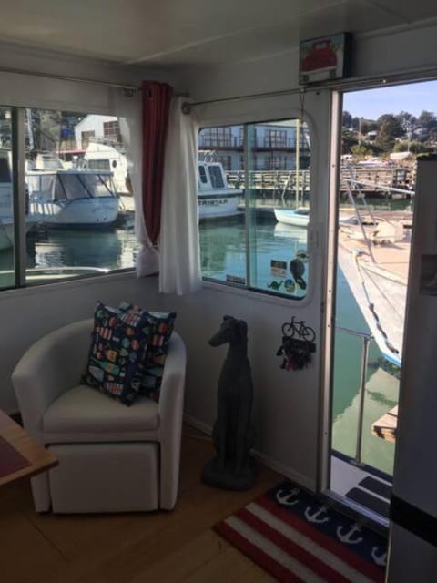 Super cute, cozy houseboat in great location!!! Barco atracado in Sausalito