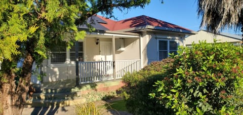 Coco's Cottage House in Tamworth