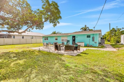 Mango Cottage House in North Naples