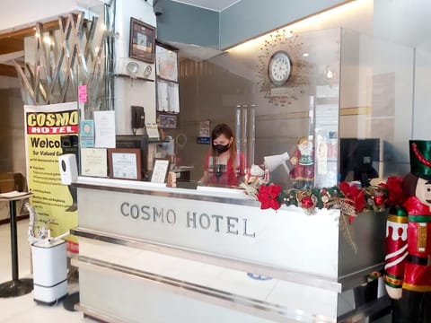 OYO 924 Cosmo Hotel Espana Near Ust Hotel in Manila City