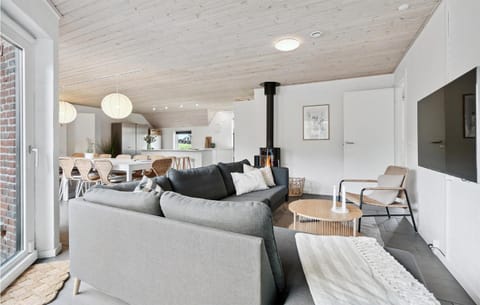 7 Bedroom Beautiful Home In Ringkbing House in Søndervig
