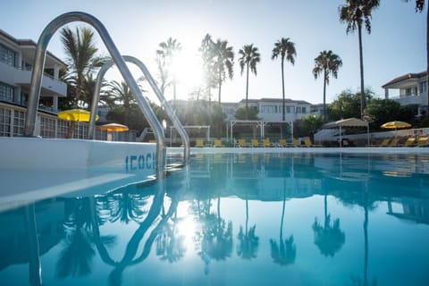 Swimming pool, Sunrise