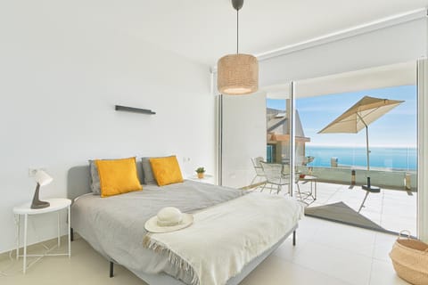 Bed, Balcony/Terrace, Bedroom, Sea view