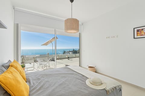 Bed, Balcony/Terrace, Bedroom, Sea view