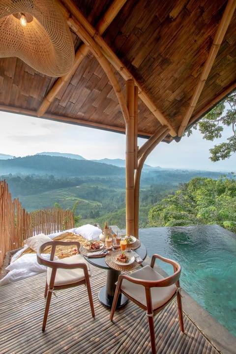 Dreamy Cliffside Bamboo Villa with Pool and View Moradia in Sidemen