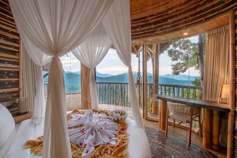 Dreamy Cliffside Bamboo Villa with Pool and View Villa in Sidemen