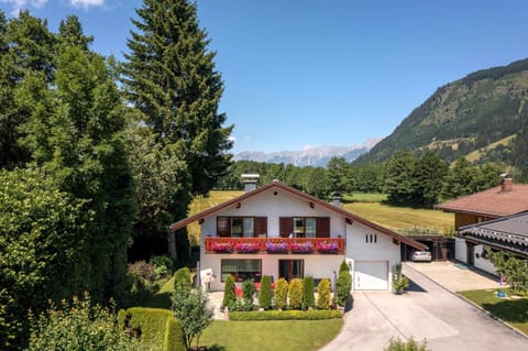 Property building, Garden, Balcony/Terrace