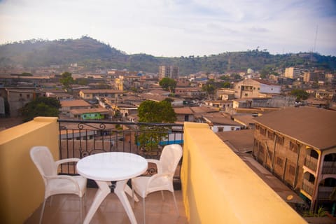 Appartement meublé 2 chambres avec salle de bain - 1 salon - 1e cuisine - La Concorde - Quartier Nkomkana Appartement in Yaoundé