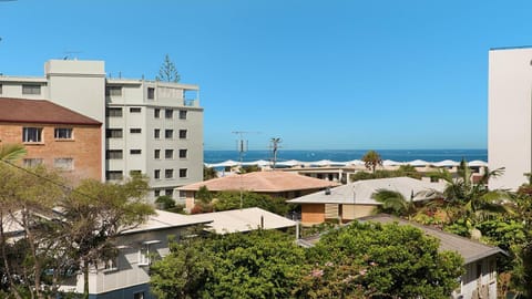 35 Moreton Parade Kings Beach QLD House in Kings Beach