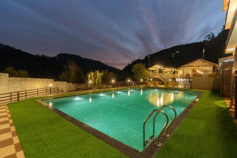 Mountain view, Pool view, Swimming pool