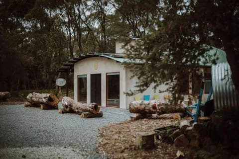 Three Little Pigs Escape - MAIN HOUSE - OFF GRID Apartment in South Bruny