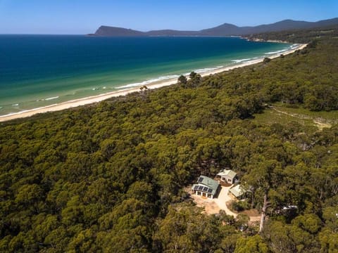 Three Little Pigs Escape - MAIN HOUSE - OFF GRID Apartment in South Bruny