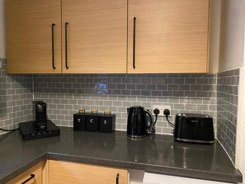 Coffee/tea facilities, toaster