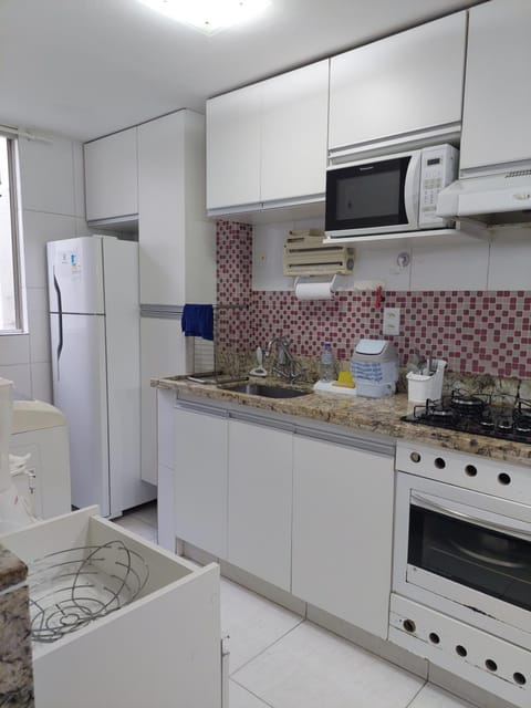 Kitchen or kitchenette, microwave, minibar, stove