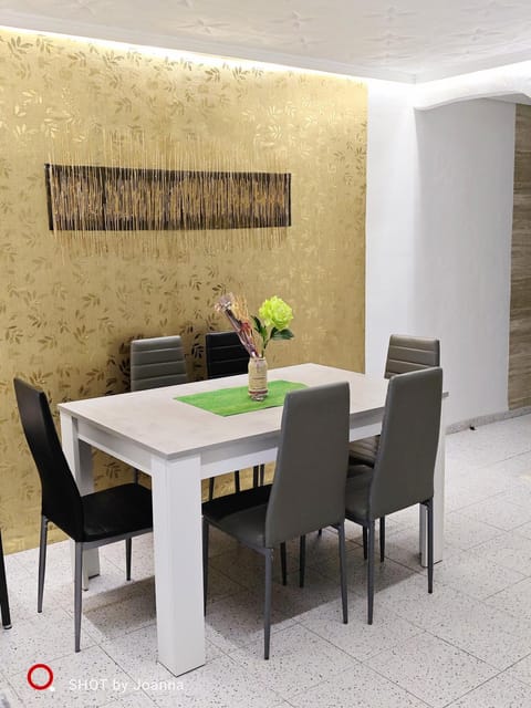 Golden Ambient Apartment Condo in Valencia