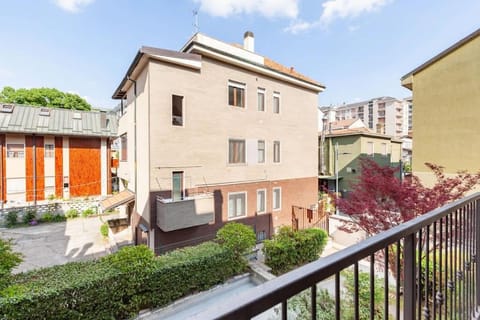 Casa Azzurra - by Host4U Wohnung in San Donato Milanese