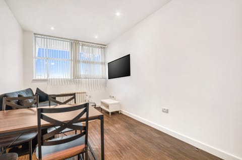 Fantastic 1 Bed by Heathrow Airport Apartment in Sipson