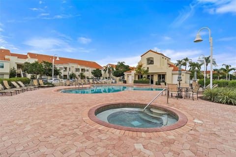 Sunlit St Petersburg Condo with Community Pool Condo in Isla del Sol