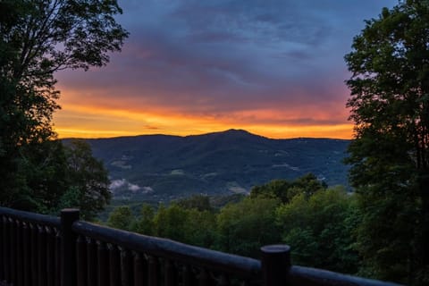 Sugar View Retreat House in Watauga