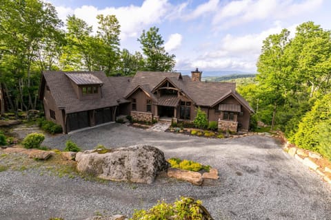 Twin Boulder Lodge at Eagles Nest House in Beech Mountain