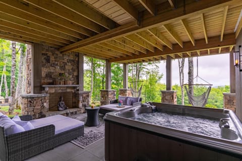 Twin Boulder Lodge at Eagles Nest House in Beech Mountain