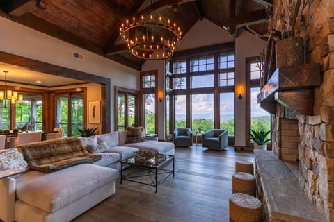 Twin Boulder Lodge at Eagles Nest House in Beech Mountain