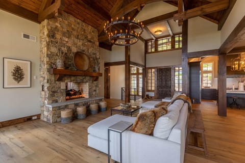 Twin Boulder Lodge at Eagles Nest House in Beech Mountain