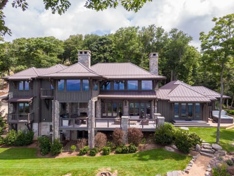 The Outside Inn at Eagles Nest House in Beech Mountain