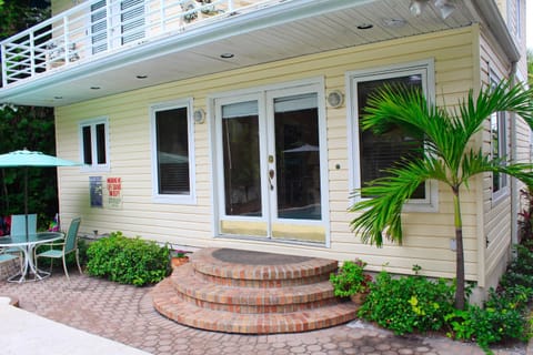 Treasure Island Beach Retreat Sleeps Up To 10 House in Treasure Island