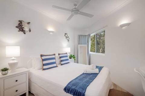 Beachfront luxury 3 bed 2 bath Apartment in Sunrise Beach