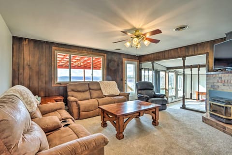 Lakeside Home with Deck Near Hunting and Fishing Haus in Pomme de Terre Lake