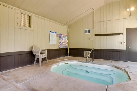 Ski-InandOut Condo with Hot Tub Access in Brian Head! Apartment in Brian Head